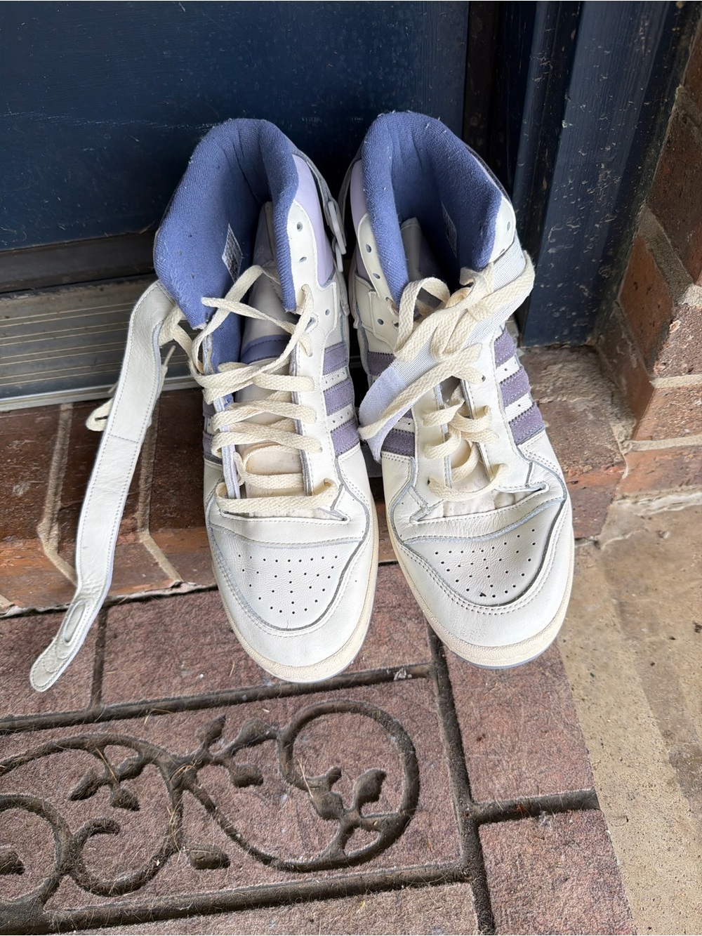 Men’s High-Top Sneakers in White and Lavender
